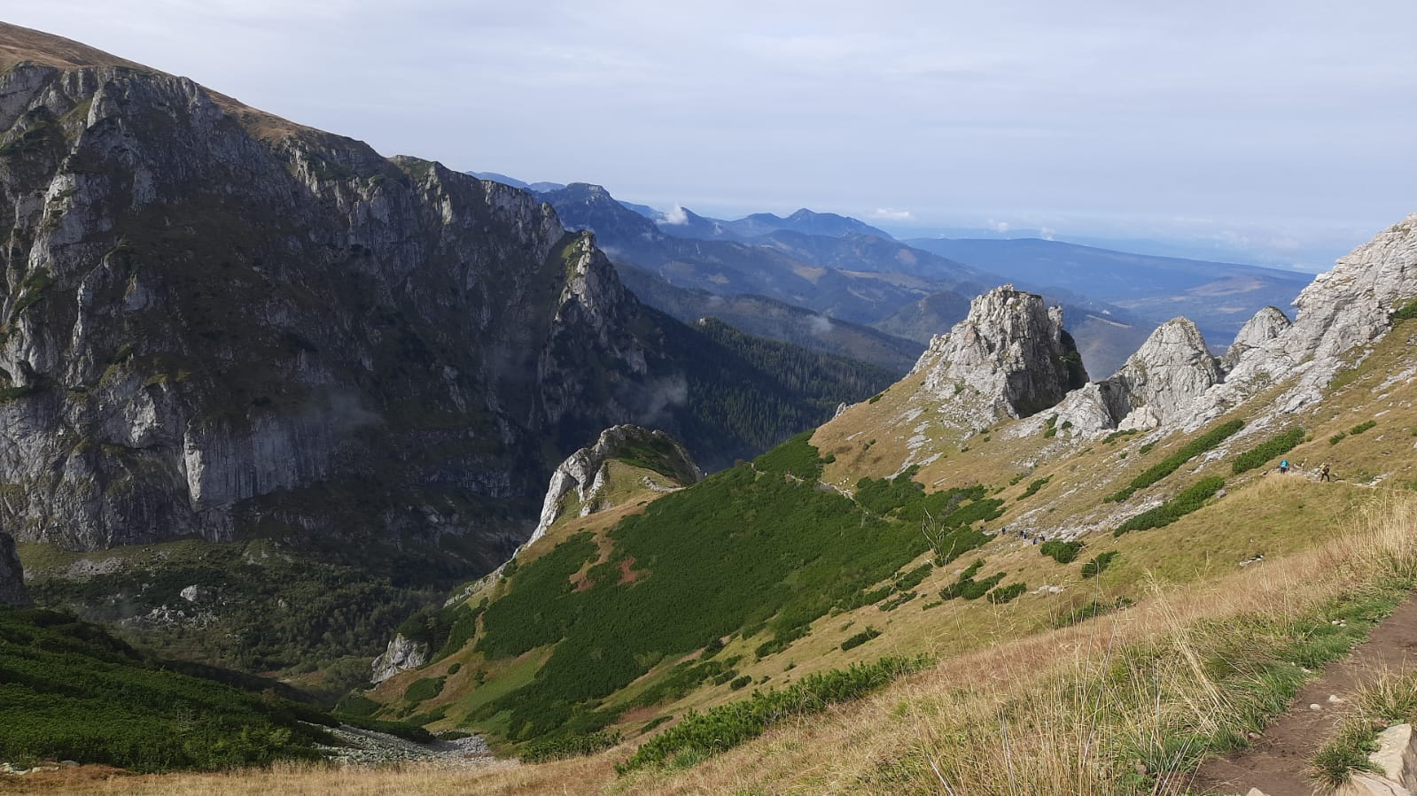 Zakopane w kolorach jesieni: malownicze pejzaże i złote liście